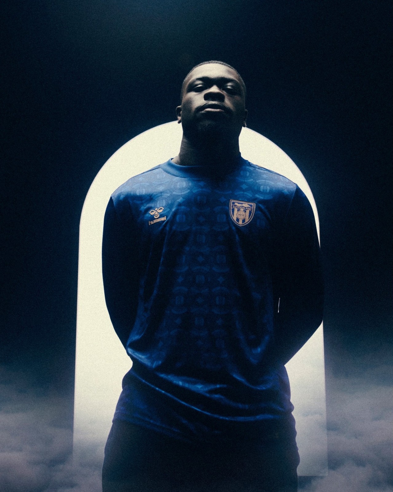 Maglie Sunderland 2026-2027: omaggio alla FA Cup 1937, a Elvis e al vetro