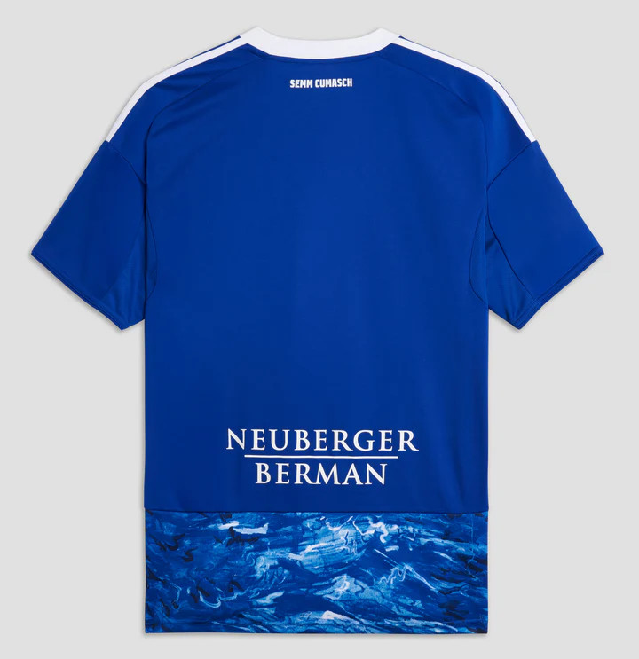 Maglie del Como 1907 2025-2026 ispirate al lago e allo stadio