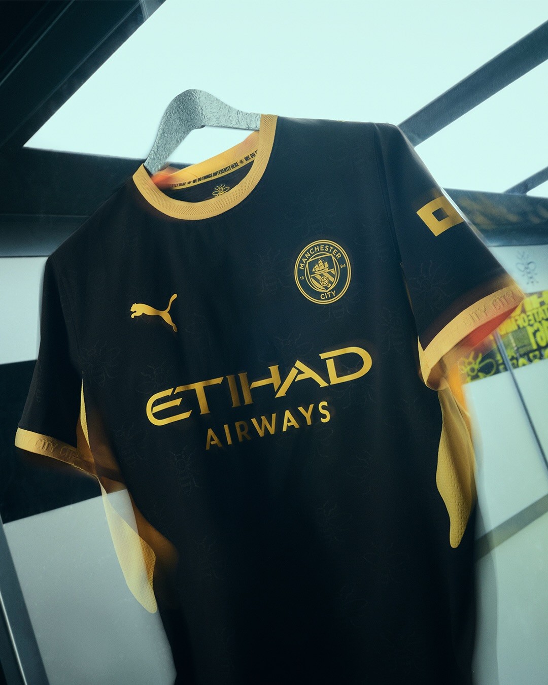 Maglia away del Manchester City 2026-2027 nel segno della Worker Bee