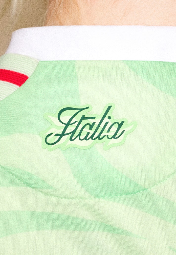 Maglie dell'Italia femminile per Euro 2025: il DNA azzurro e il Rinascimento