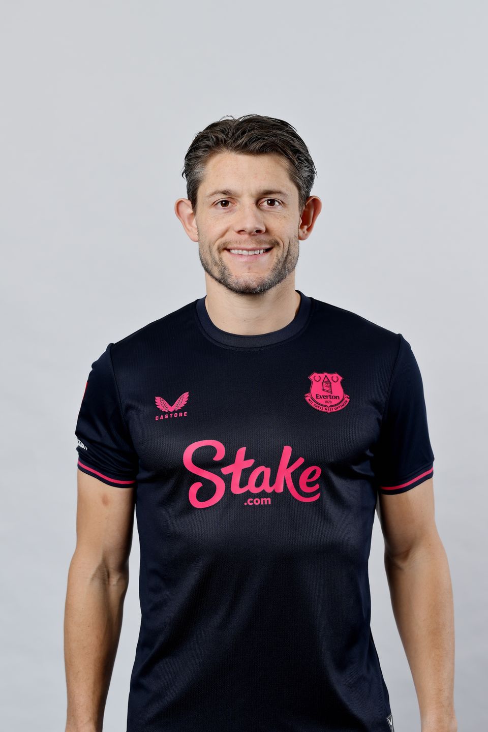 Le maglie dell'Everton 2025-2026 rendono omaggio al nuovo stadio e ai docklands!