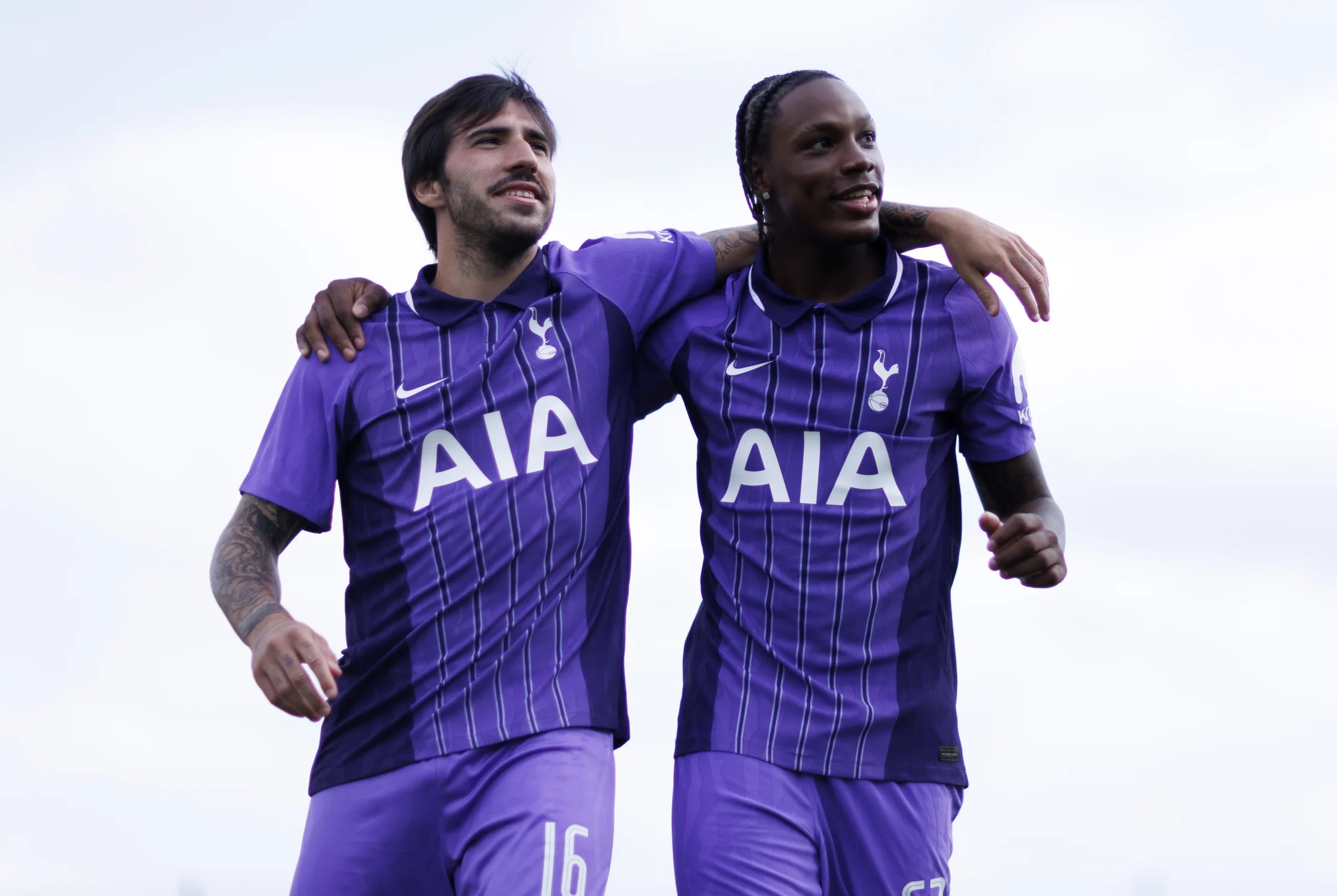Terza maglia del Tottenham Hotspur 2026-2027 ispirata agli anni '90