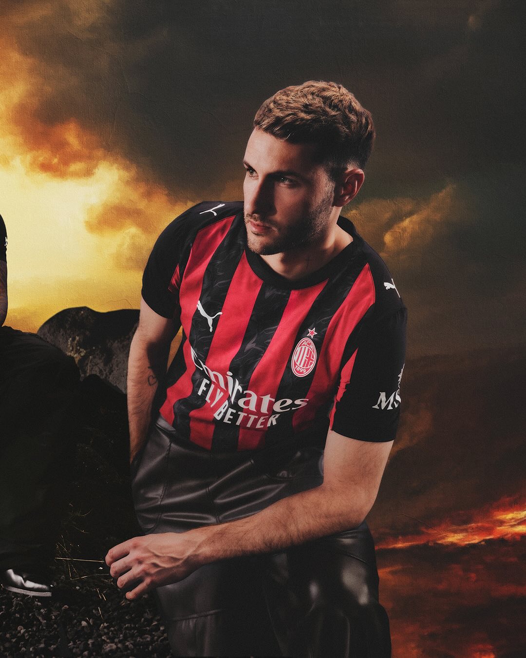 Maglia home del Milan 2025-2026: le fiamme del diavolo firmate Puma