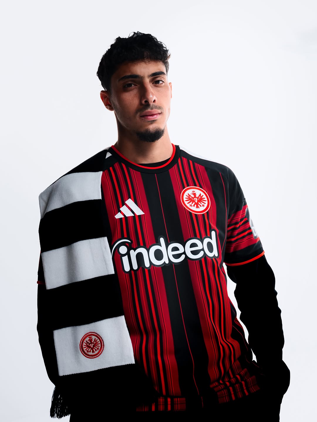 Maglia home Eintracht Frankfurt 2026-2027 con un twist moderno!