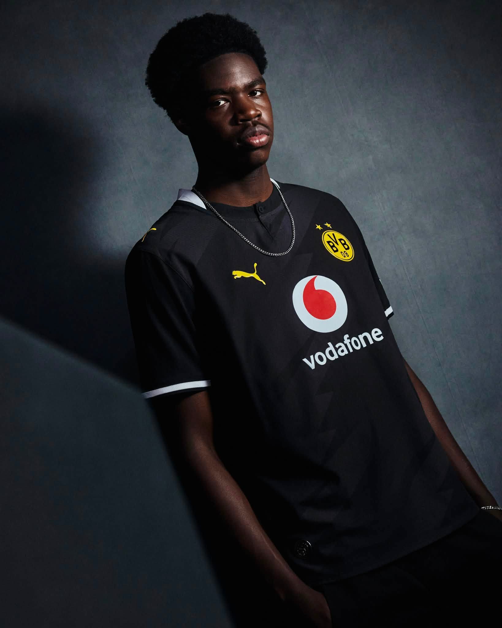 Maglia away nera del Borussia Dortmund 2026-2027, omaggio ai tifosi!