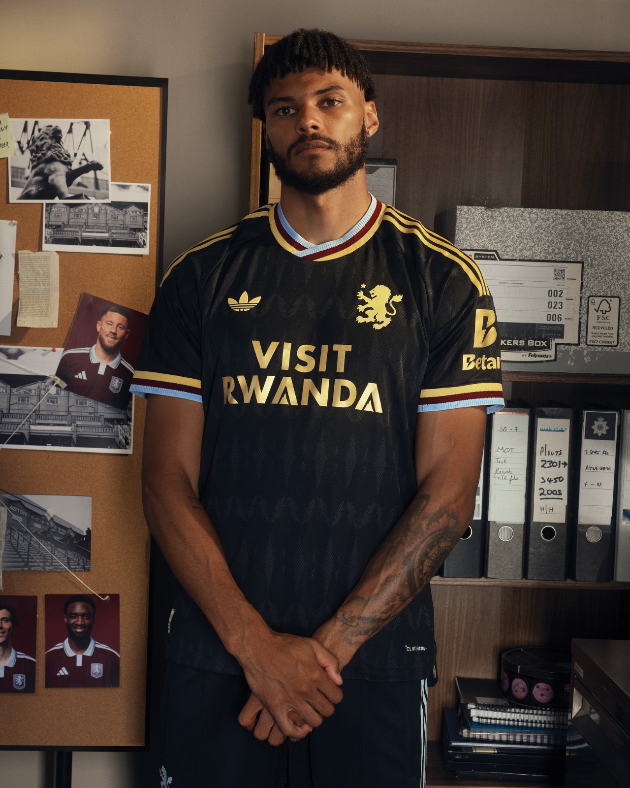 Maglie Aston Villa 2026-2027 in onore di Villa Park e degli anni '60
