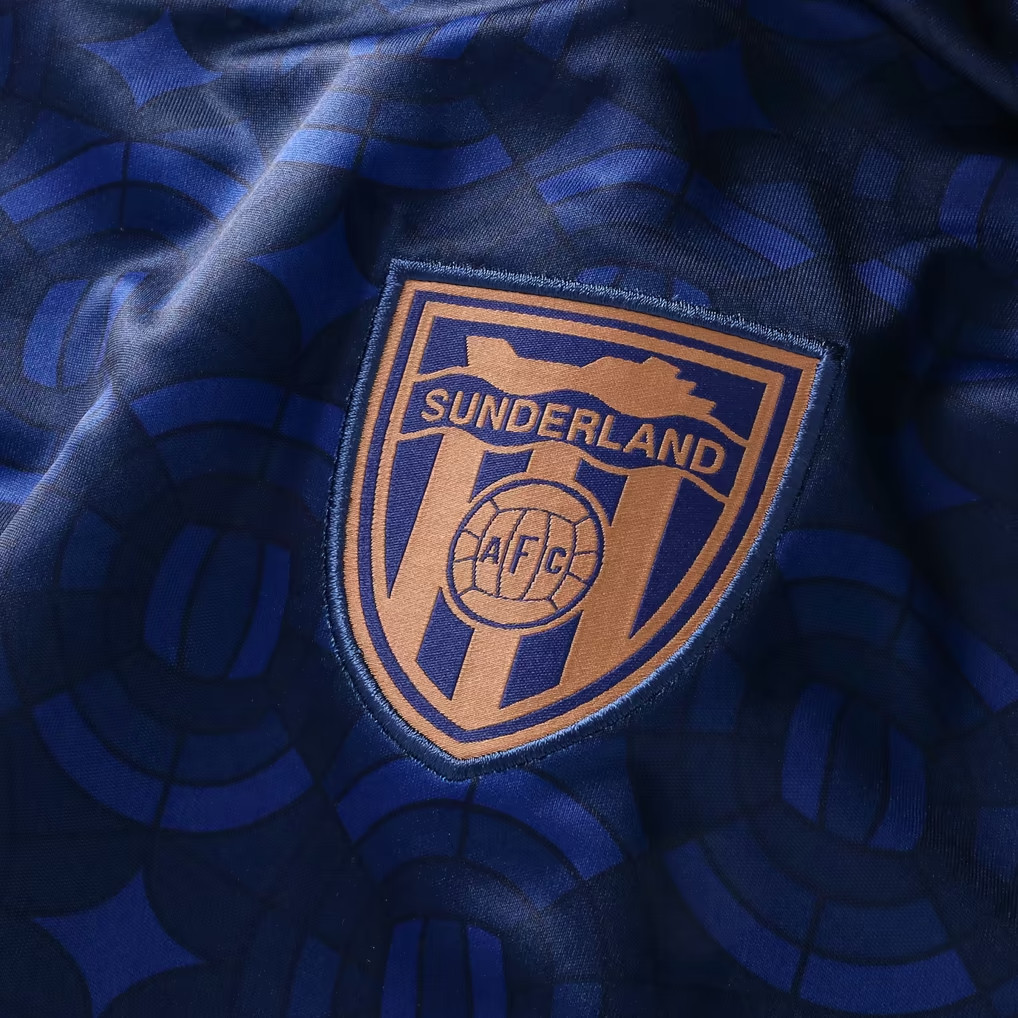 Maglie Sunderland 2026-2027: omaggio alla FA Cup 1937, a Elvis e al vetro