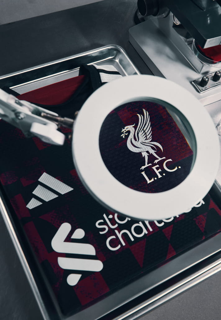 Terza maglia del Liverpool 2026-2027 ispirata all'atmosfera di Anfield Road