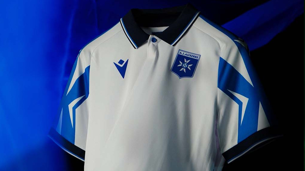 Maglia home dell'AJ Auxerre 2026-2027: omaggio al double del 1996