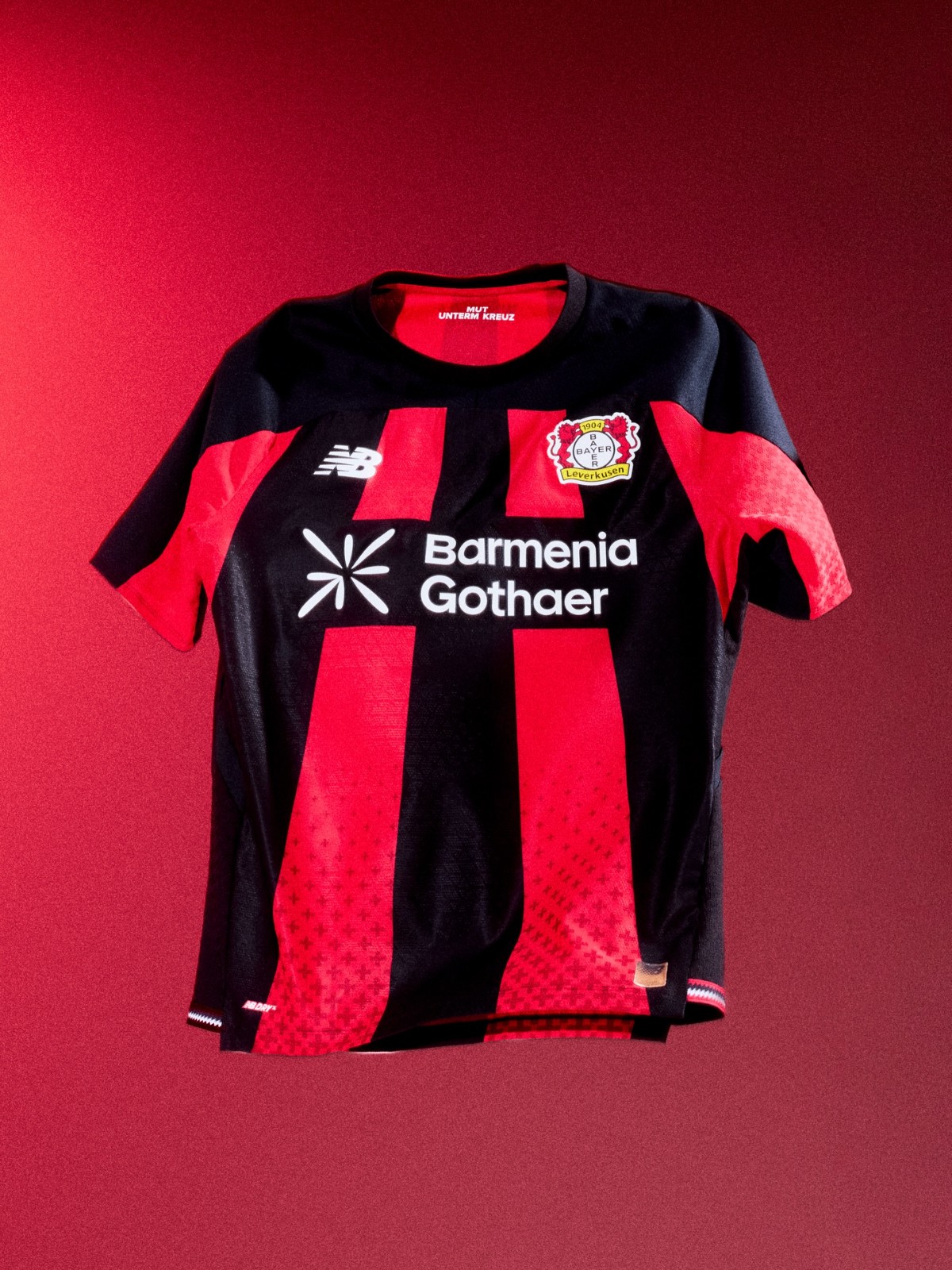 Le maglie del Bayer Leverkusen 2026-2027 ispirate alla BayArena e alla 'City of Colours'